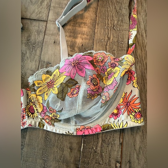 SAVAGE X Fenty Mod Poppy Lace Bra, size 36C - Picture 7 of 11